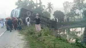 মন্দিরে যাওয়ার পথে কাভার্ডভ্যানচাপায় ২ শিশুর মৃত্যু