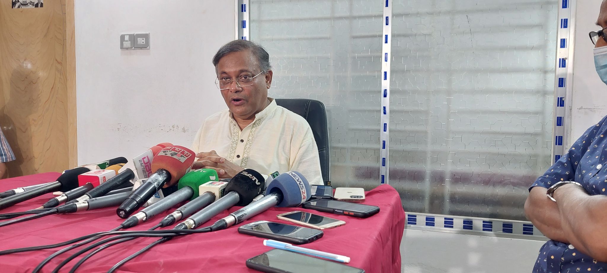 বিএনপি অফিসের চার দেয়ালে সীমাবদ্ধ না থেকে বিশ্ব পরিস্থিতির দিকে তাকানোর পরামর্শ তথ্যমন্ত্রী’র