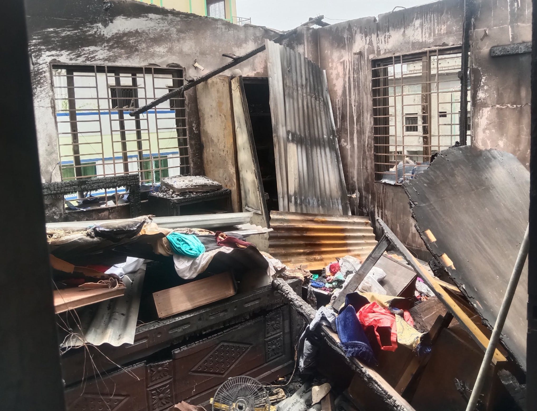 বন্দরটিলায় শামসুল আলম সারাং বাড়ীতে অগ্নিকান্ডে আহত ৩, ব্যাপক ক্ষয়ক্ষতি