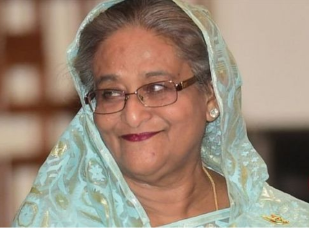 চট্টগ্রামে কুচকাওয়াজে যোগ দিলেন প্রধানমন্ত্রী