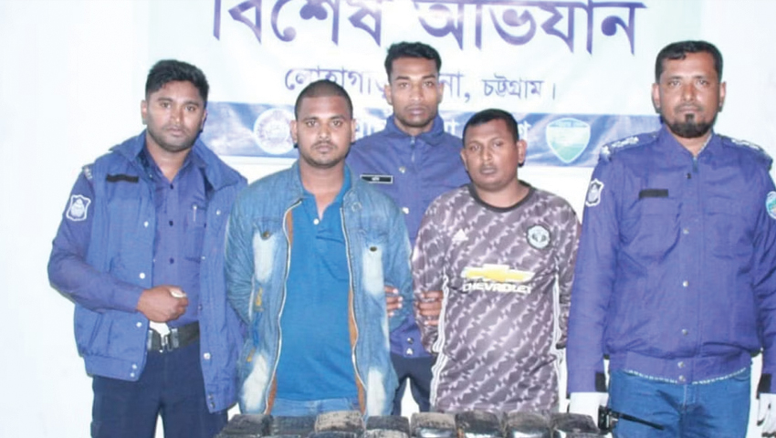 অস্ত্রসহ ২  ইয়াবা পাচারকারী গ্রেফতার