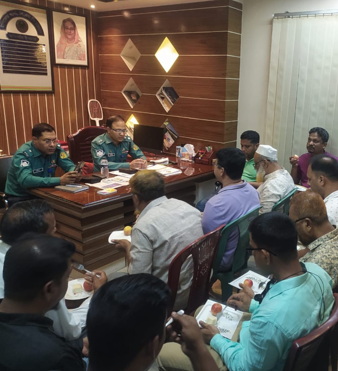 নগরীর ব্যবসায়ীদের সাথে ইপিজেড থানা ওসির মতবিনিময় সভা 