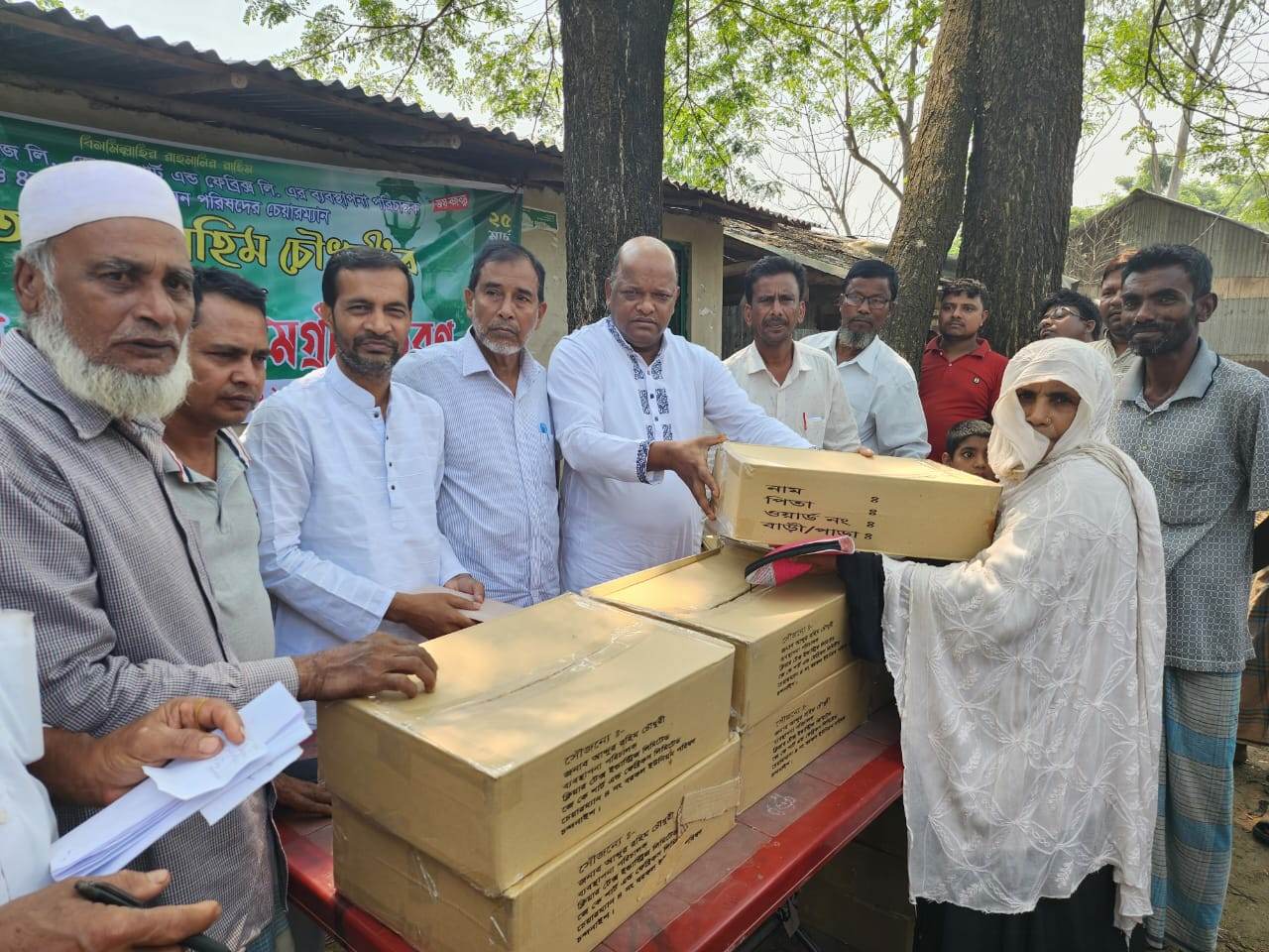 চন্দনাইশ বরকলে আবদুর রহিম চেয়ারম্যানের ইফতার বিতরণ