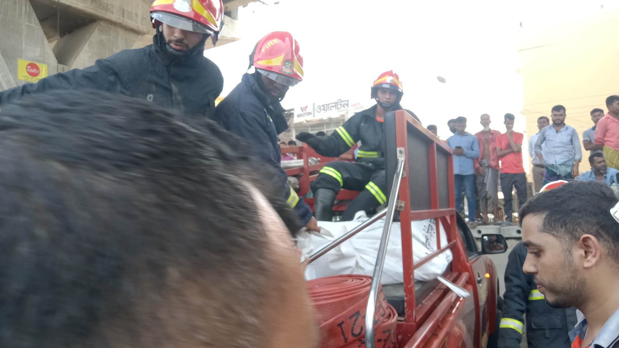 পতেঙ্গা খালপাড় মোড়ে ট্রাংক-লরী চাপায় দুই রিকশা যাত্রী নিহত