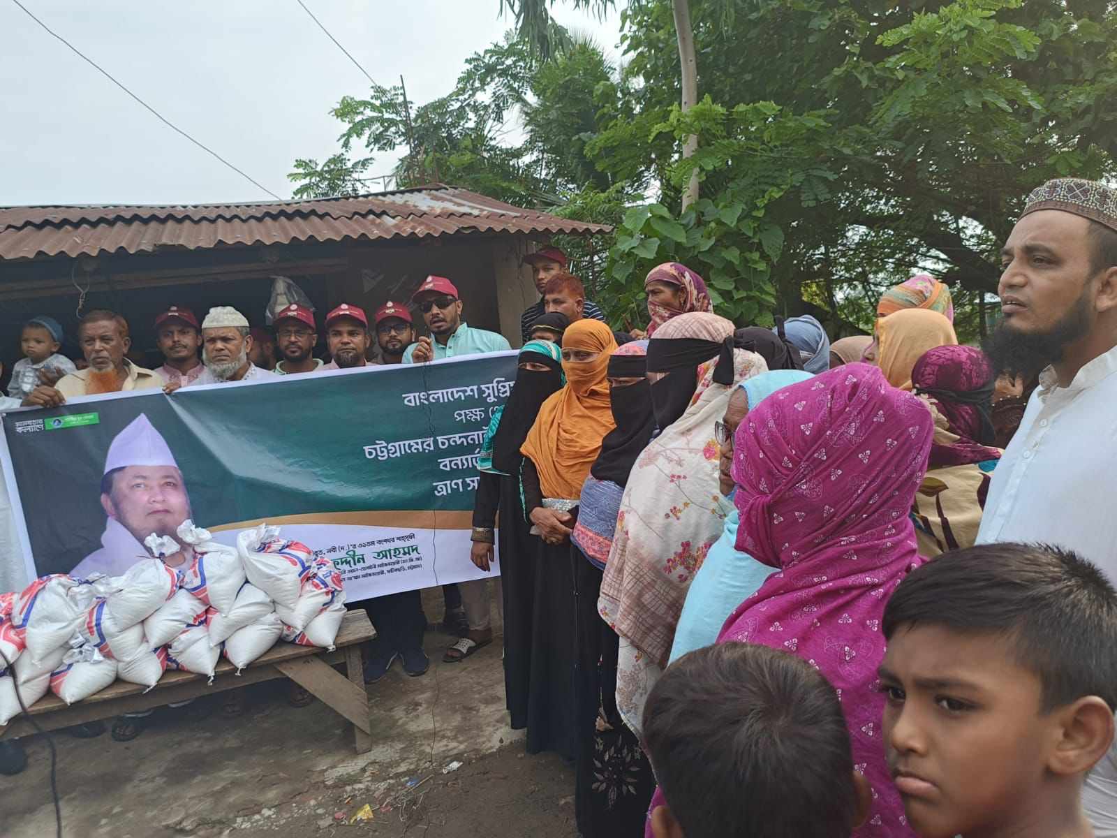 চট্টগ্রামের চন্দনাইশ ও সাতকানিয়া উপজেলার বন্যার্তদের মাঝে বিএসপি’র ত্রাণ বিতরণ