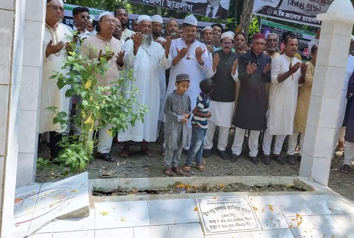 সন্দ্বীপে প্রয়াত সাংসদ দ্বীপবন্ধুর ২২ তম স্মরণ সভা দ্বীপবন্ধু স্মরণে সর্বস্তরের জনতা