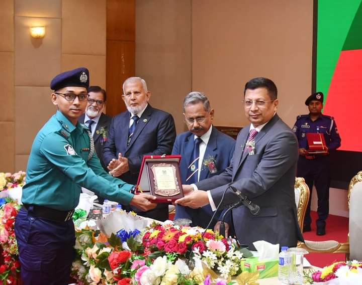 জনগণের সেবক হওয়ার লক্ষ্যে পুলিশ এগিয়ে যাচ্ছে- আইজিপি