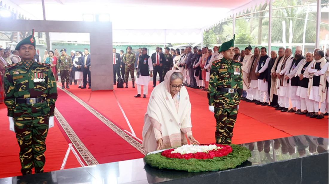 জাতির পিতার প্রতিকৃতিতে শ্রদ্ধা জানালেন শেখ হাসিনা