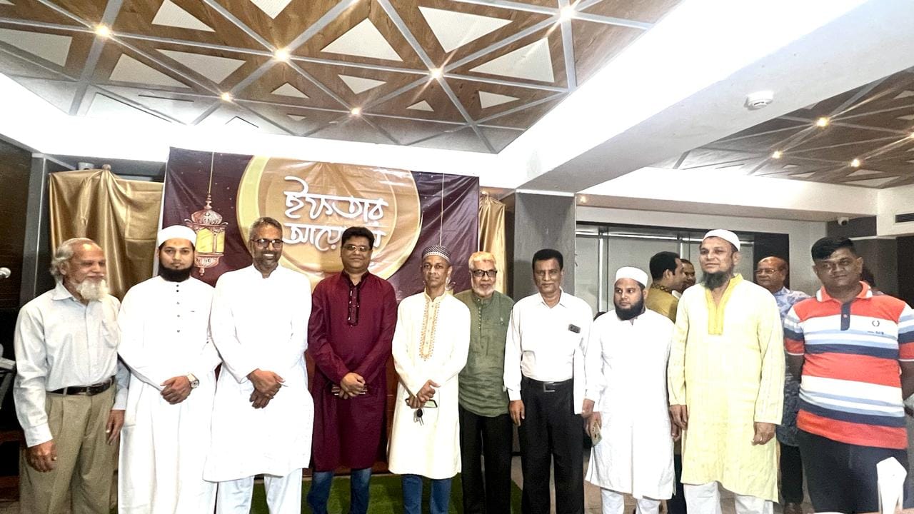 চট্টগ্রাম প্রতিদিনের ইফতার আয়োজন চেনামুখের মিলনমেলায় পরিণত