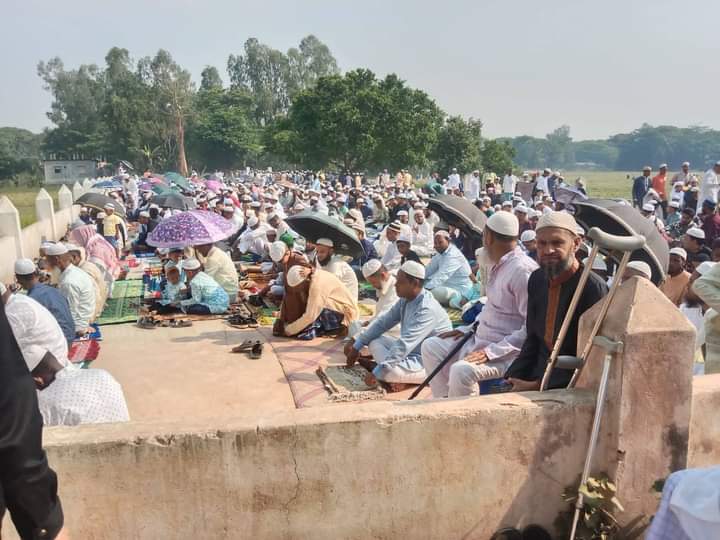 বোয়ালিয়ায় অনুষ্ঠিত হলো আনোয়ারার সর্ববৃহৎ ঈদ জামাত