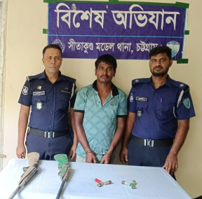 সীতাকুণ্ড বস্তাভর্তি অস্ত্র নিয়ে পালাচ্ছিলেন সালাউদ্দিন