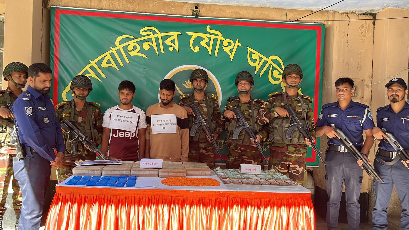 আনোয়ারায় সেনাবাহিনীর সফল অভিযানে আনোয়ারায় ৪ কোটি টাকার ইয়াবা উদ্ধার আটক ২