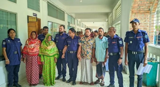 রংপুরে ইরানী দম্পতিকে মারধর করে টাকা ও মালামাল লুট; গ্রেফতার ৪