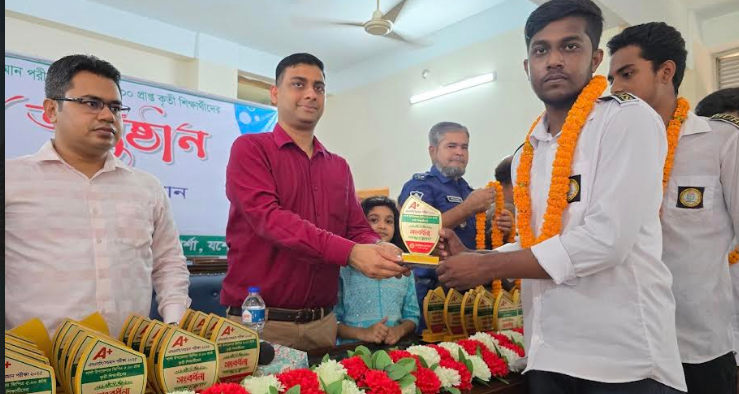 শার্শায় জিপিএ-৫ প্রাপ্ত কৃতী শিক্ষার্থীদের সংবর্ধনা প্রদান
