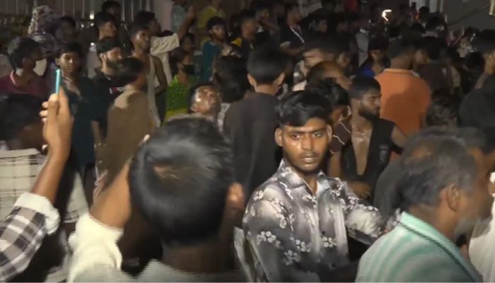 ধর্ষণচেষ্টার ঘটনায় উত্তেজনা, পুলিশের ফাঁকা গুলিতে আহত ৪