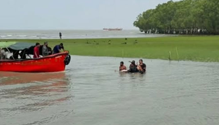 ১৬ ঘণ্টা পর চট্টগ্রামের সমুদ্রে নিখোঁজ স্কুলছাত্রের লাশ উদ্ধার