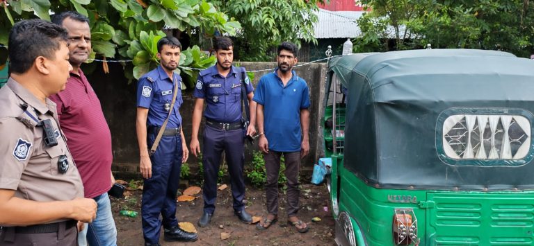 ট্রাক থেকে চুরির সময় চোরাইমাল ও সিএনজিসহ ১ আটক