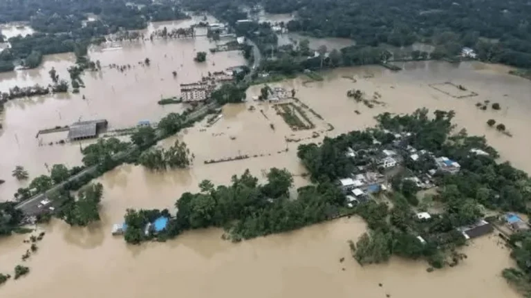কক্সবাজারে বন্যা ও পাহাড়ধসে প্রাণহানি বেড়ে ৩১