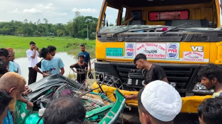 সিলেটে ট্যাংকলরি-অটোরিকশা সংঘর্ষে একই পরিবারের তিনজনসহ নিহত ৪