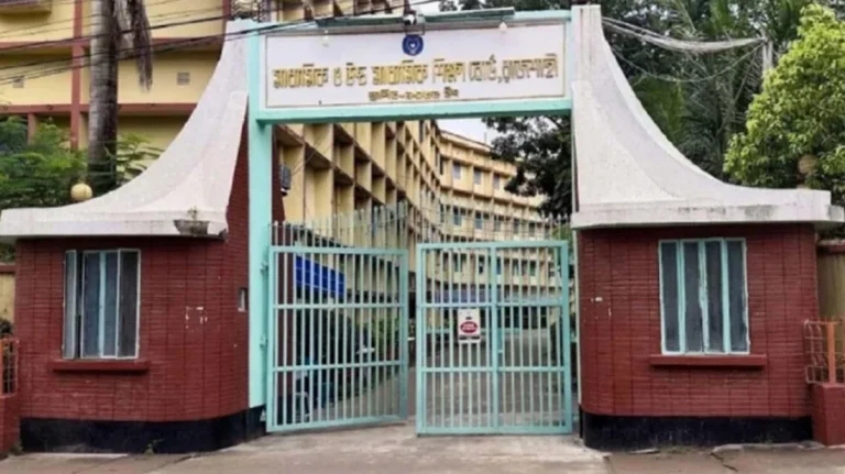 গভীর রাতে আবারও দেখা হচ্ছিল ফেল করা ইংরেজি-গণিতের খাতা, জানতেন না সচিব